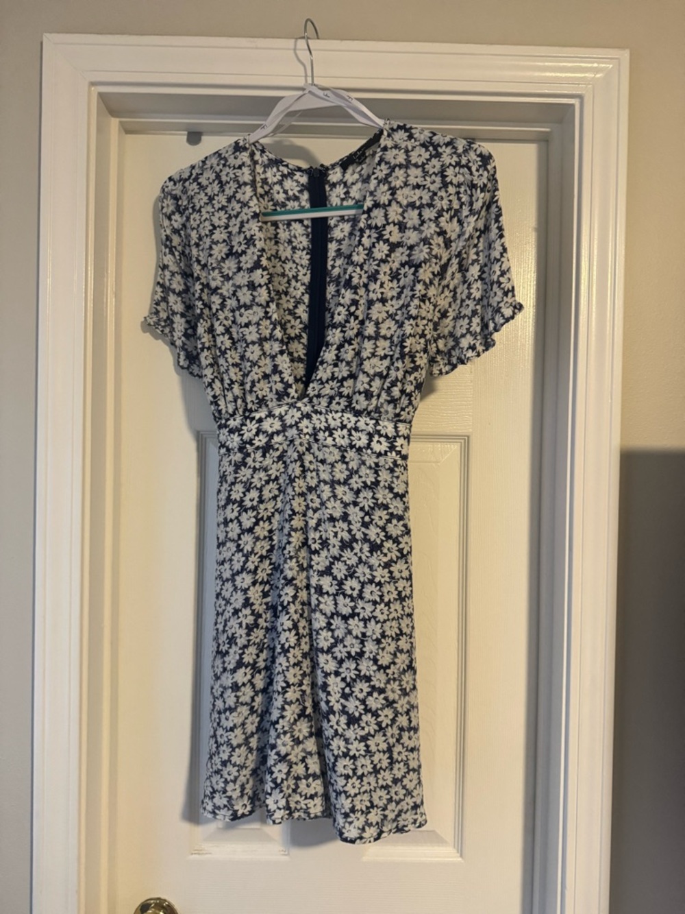 Excellent Condition Lulu’s Blue Floral Mini Dress | Tie Waist | Deep V | Size L